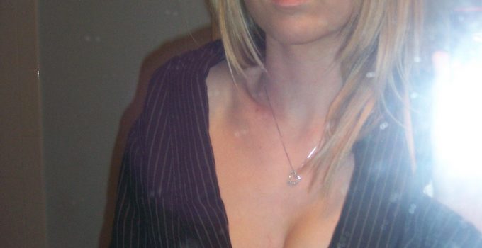 Céline exhibe un peu coquine