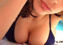 Moi en bikini avec mes gros seins