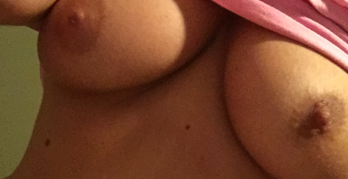 Selfie les seins à l'air